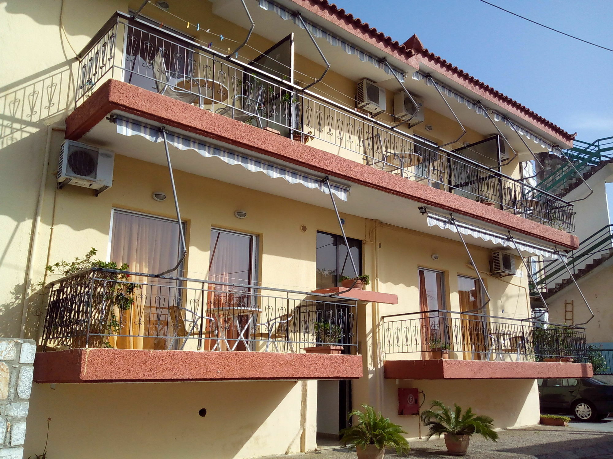 Katerina Apartments Kalamata Exteriör bild