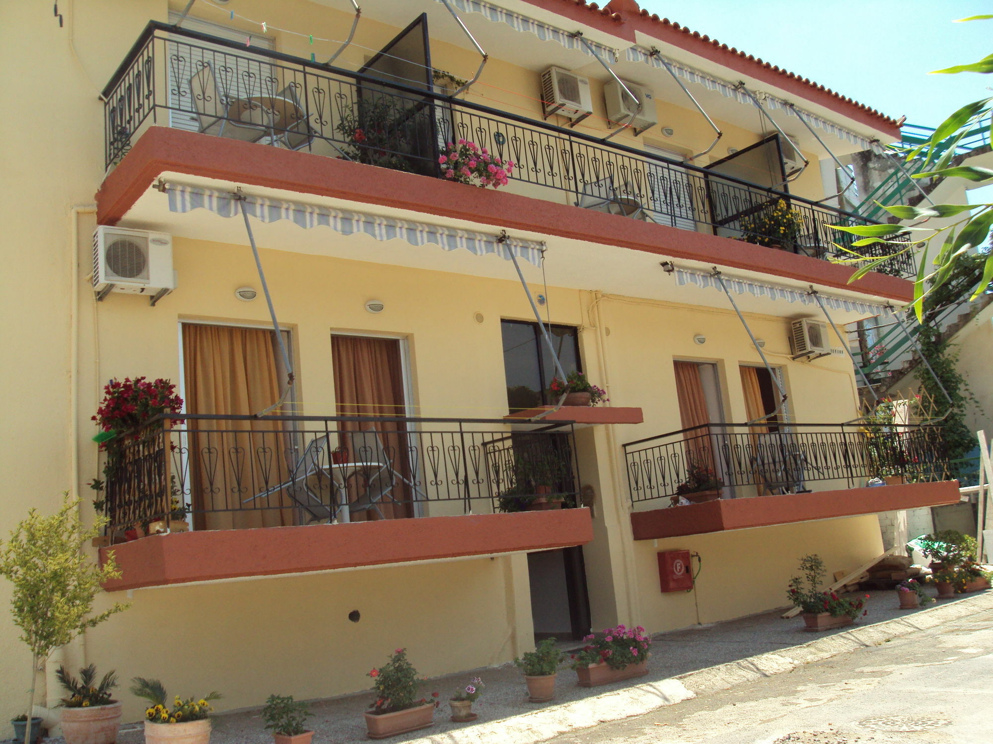 Katerina Apartments Kalamata Exteriör bild